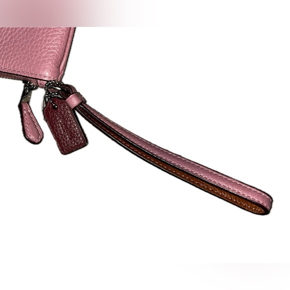 HP 🎉Coach Minnie Mouse Small Wristlet With Motif - Picture 7 of 8